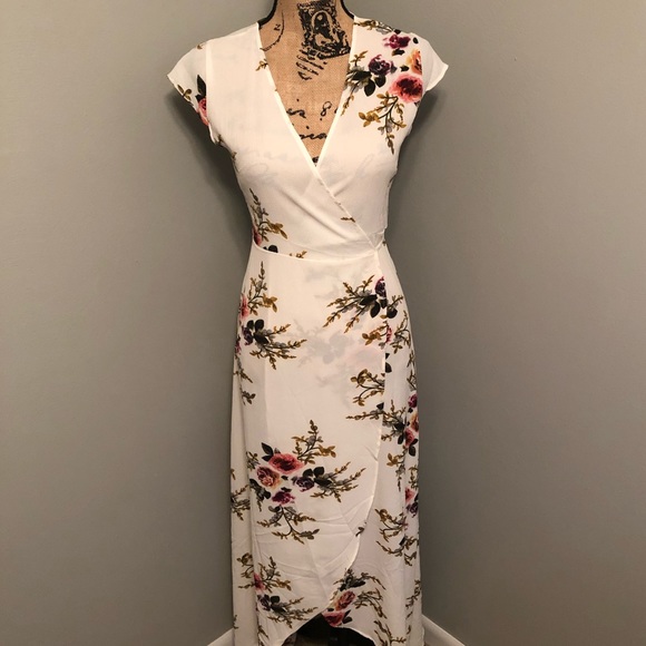 Dresses & Skirts - White Floral Maxi Dress